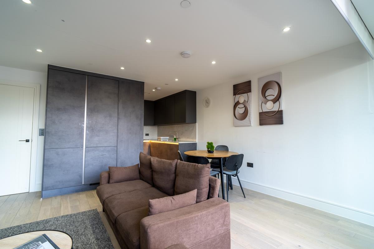 Two Bedrooms Luxuries Apartment, 57 Colts Village C — photo 9