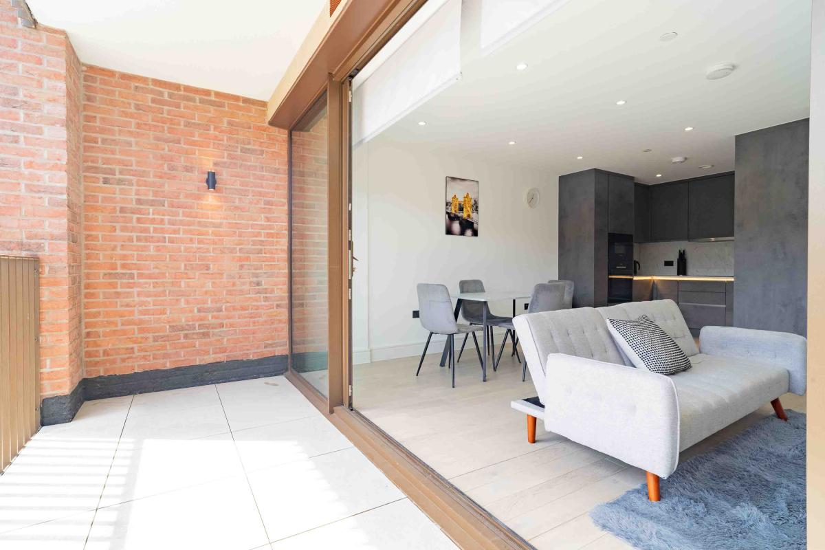 Two Bedrooms Luxuries Apartment, 66 Colts Village C