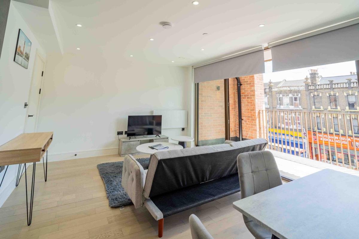 Two Bedrooms Luxuries Apartment, 66 Colts Village C — photo 2
