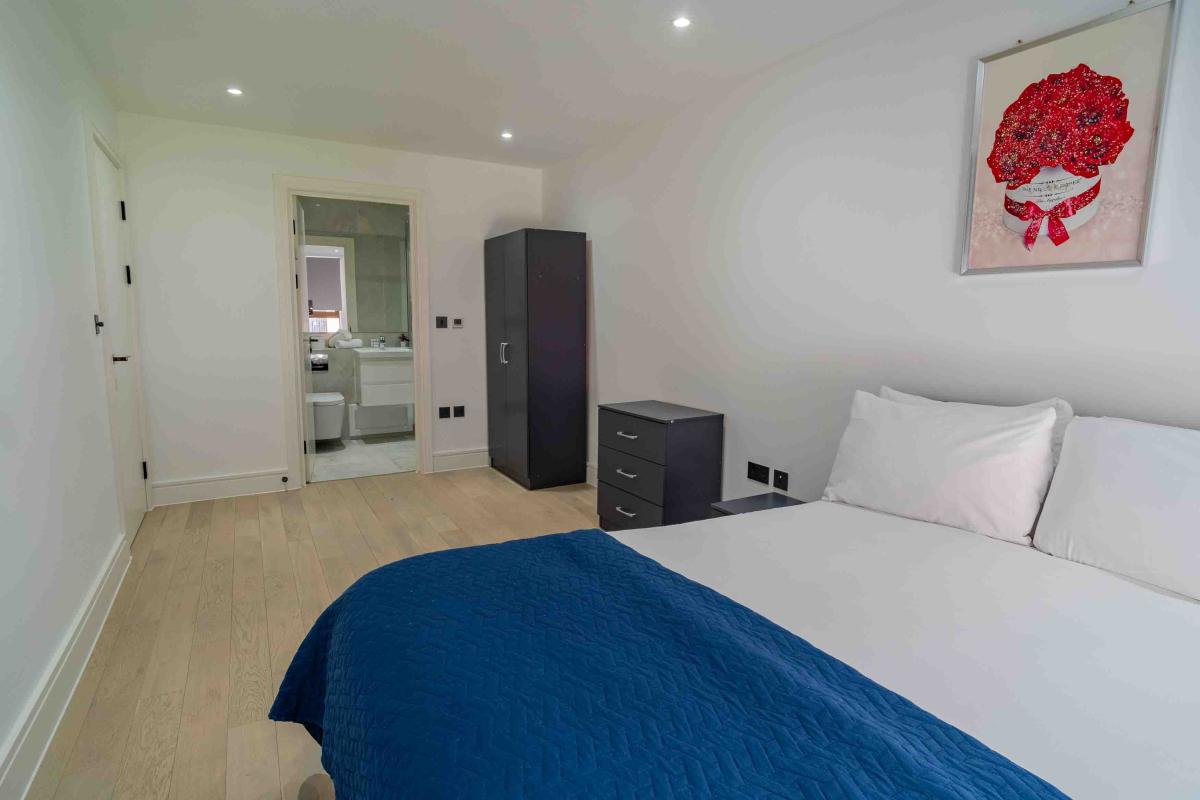Two Bedrooms Luxuries Apartment, 71 Colts Village C