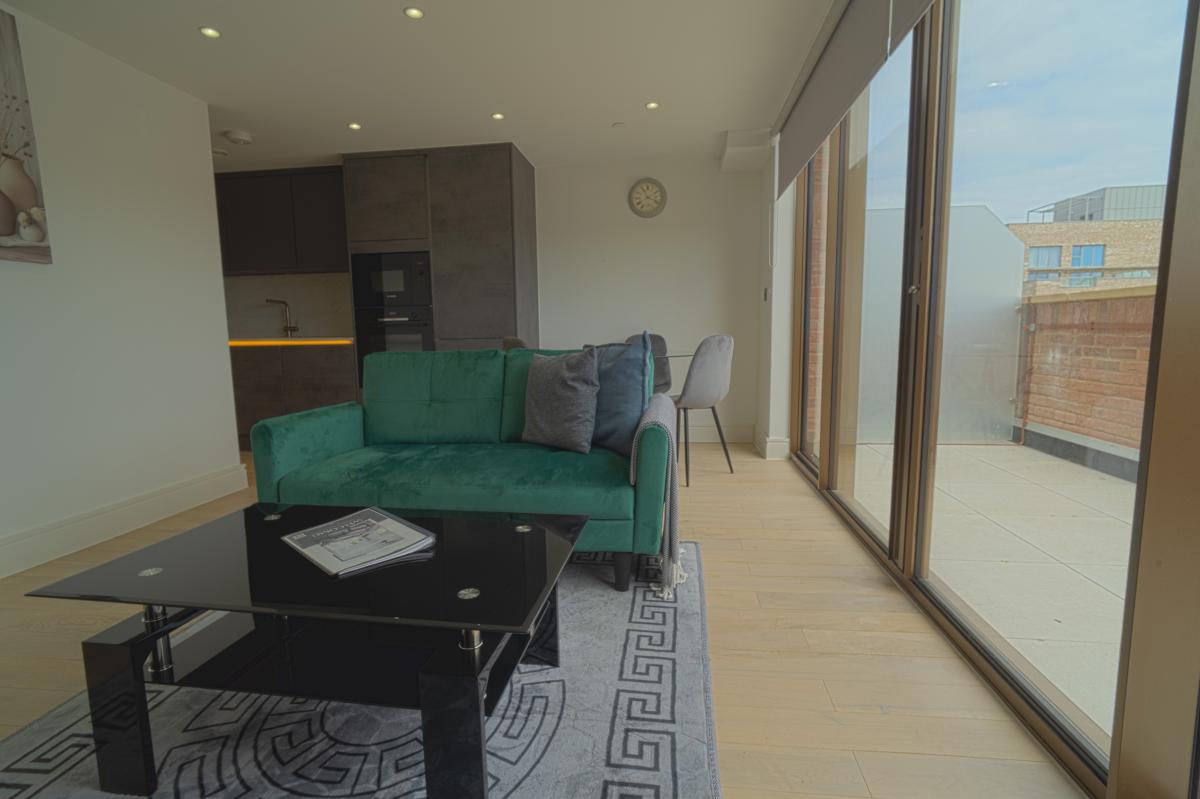 One Bedroom Luxuries Apartment, 77 Colts Village C — photo 4
