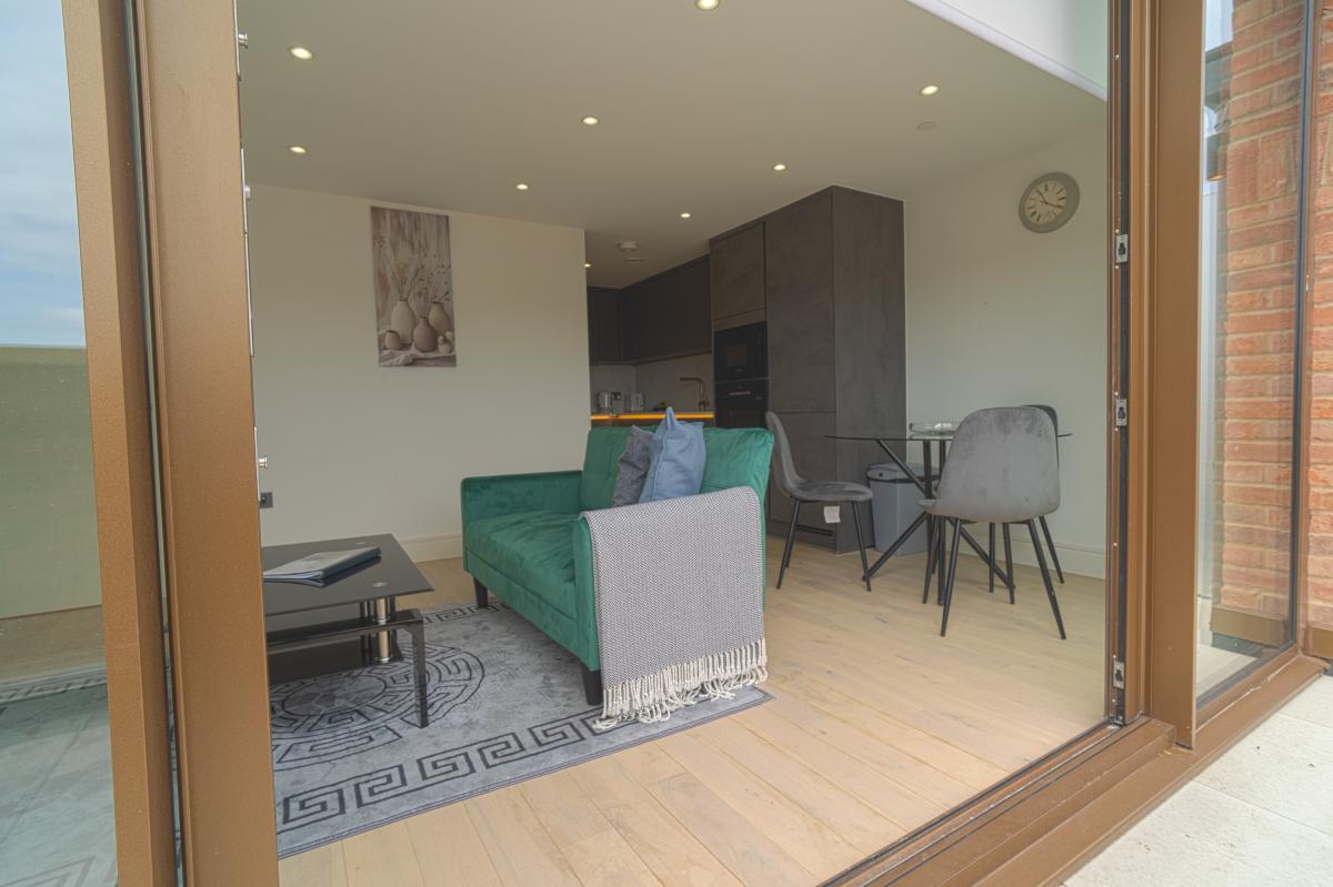 One Bedroom Luxuries Apartment, 77 Colts Village C — photo 6
