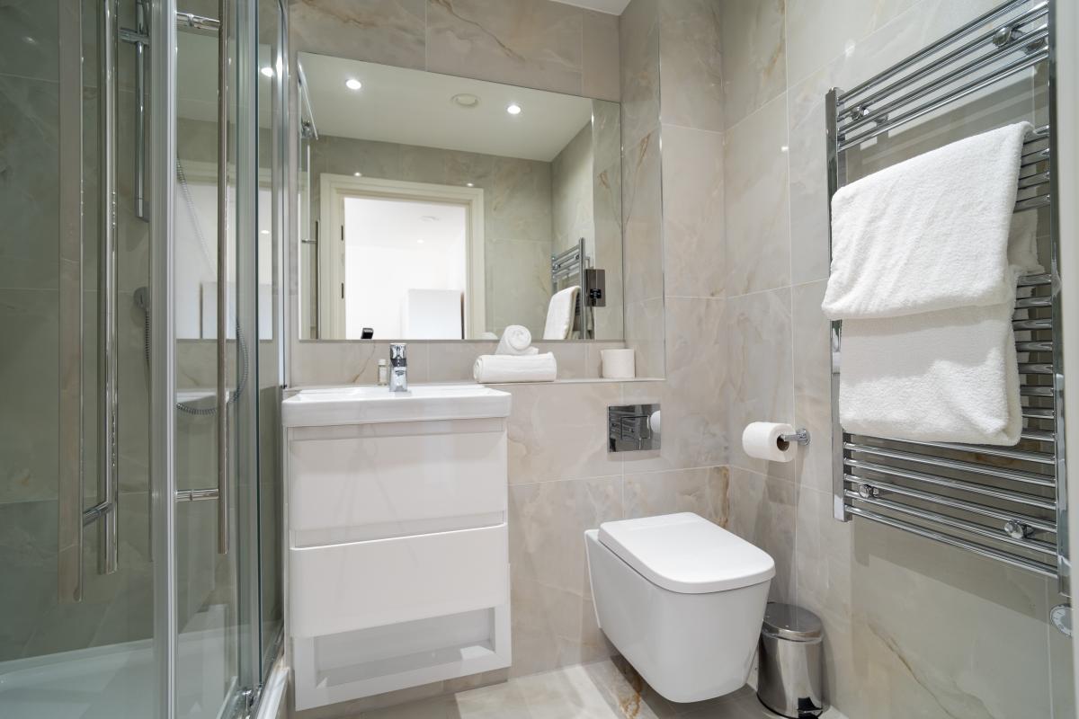 Three Bedrooms Luxuries Apartment, 67 Colts Village C — photo 12