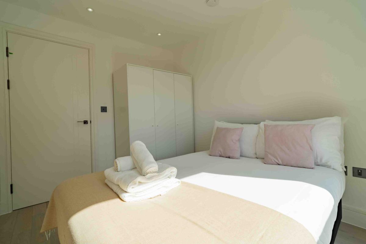 Three Bedrooms Luxuries Apartment, 67 Colts Village C — photo 4
