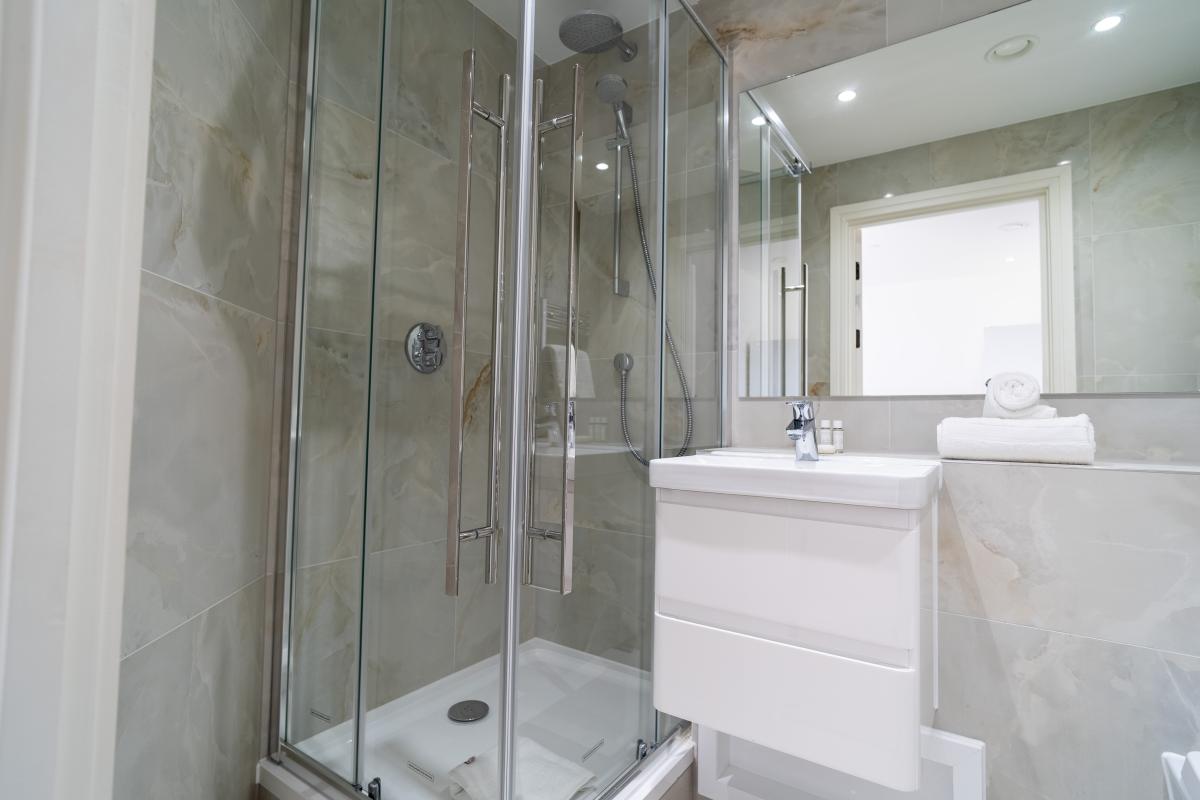 Three Bedrooms Luxuries Apartment, 81 Colts Village C — photo 13