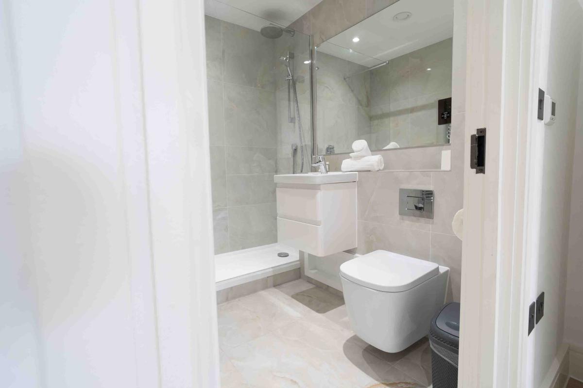 Two Bedrooms Luxuries Apartment, 59 Colts Village C — photo 7