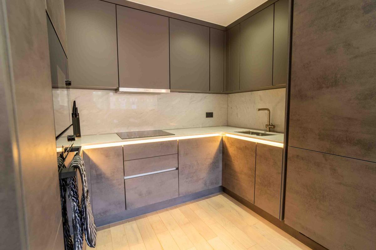 Two Bedrooms Luxuries Apartment,61 Colts Village C — photo 8