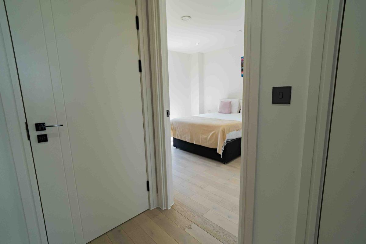 Three Bedrooms Luxuries Apartment, 62 Colts Village C — photo 3