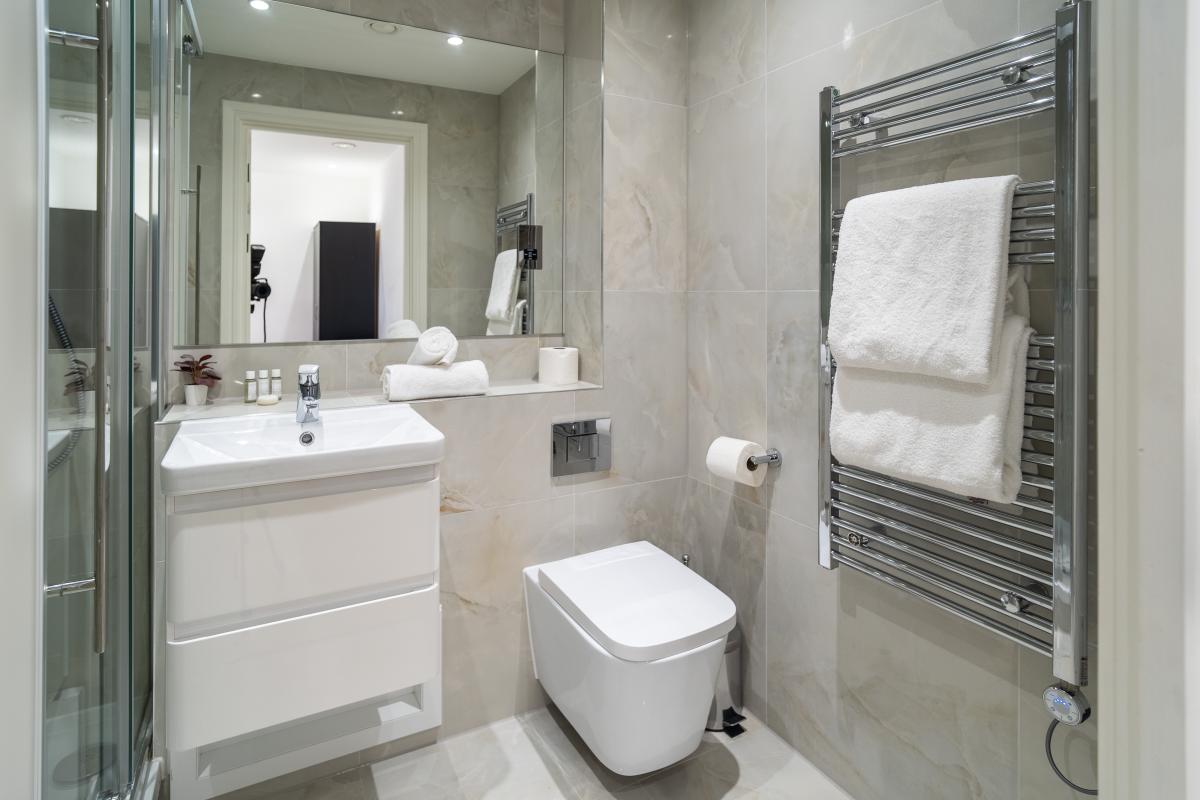 Three Bedrooms Luxuries Apartment, 62 Colts Village C — photo 18