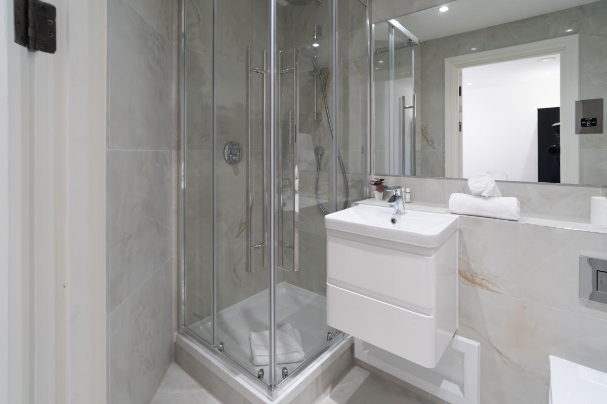 Three Bedrooms Luxuries Apartment, 62 Colts Village C — photo 19