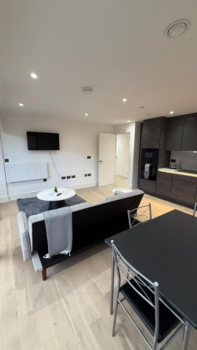 Two Bedrooms Luxuries Apartment, 57 Colts Village C
